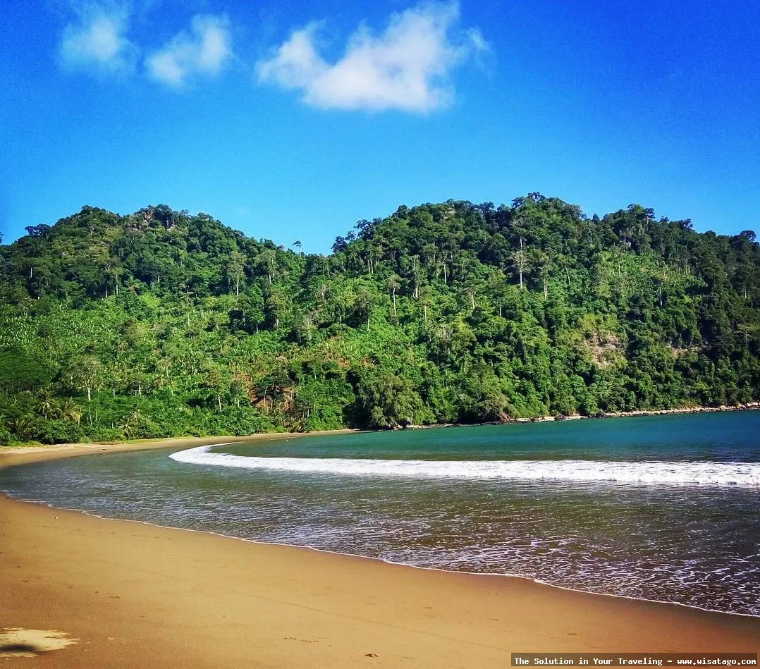 Pantai Sipelot Malang yang menawan