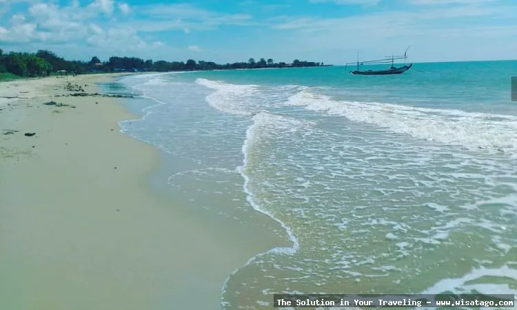 Pantai Siring Kemuning yang indah menawan