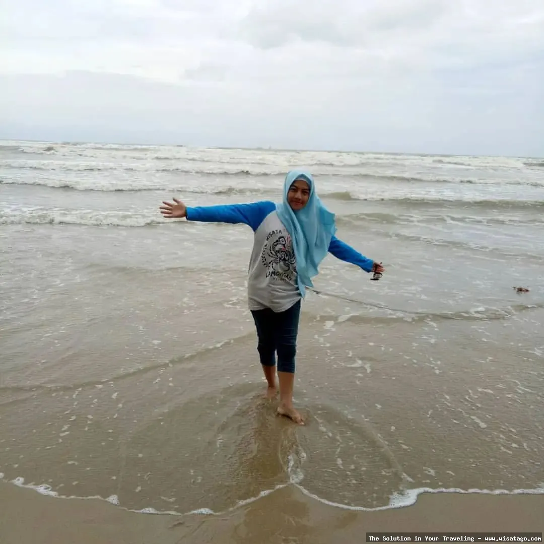 Pantai Siring Kemuning yang menawan alami