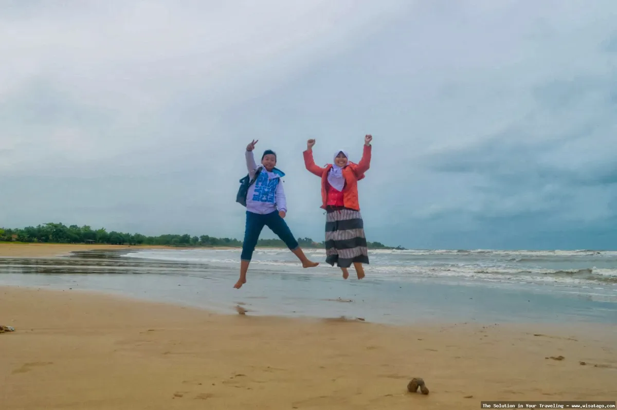 Pantai Siring Kemuning yang mempesona