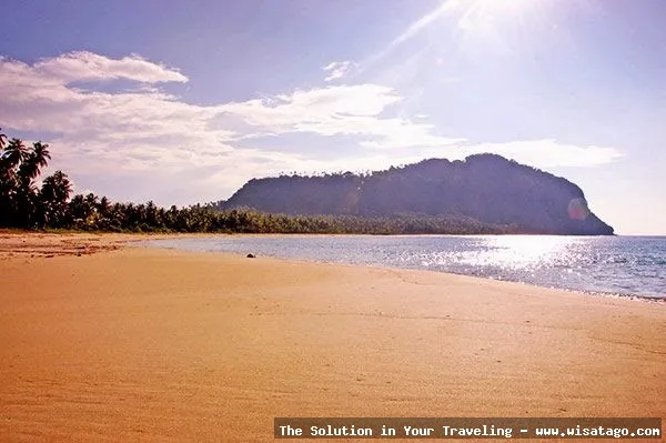 Pantai Sisi: pesona pasir putih.