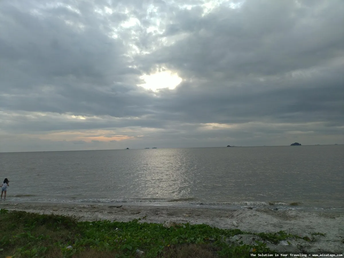 Pantai Sisi, pesona alam tersembunyi