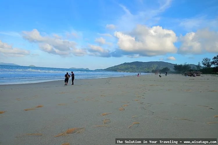 Pantai Sisi, pasir putih menawan