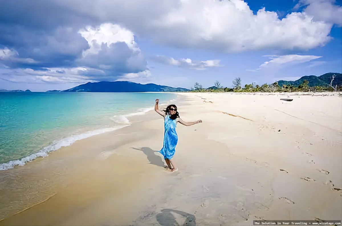 Pantai Sisi, keindahan tersembunyi Lombok.