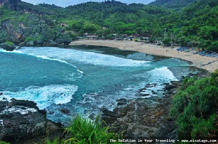 Pantai Siung Gunungkidul, tebing karst eksotis