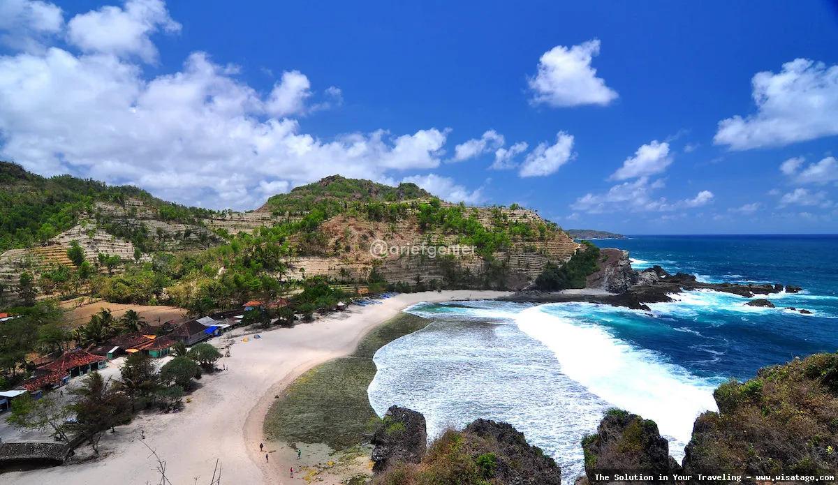 Pantai Siung Gunungkidul, tebing karst eksotis