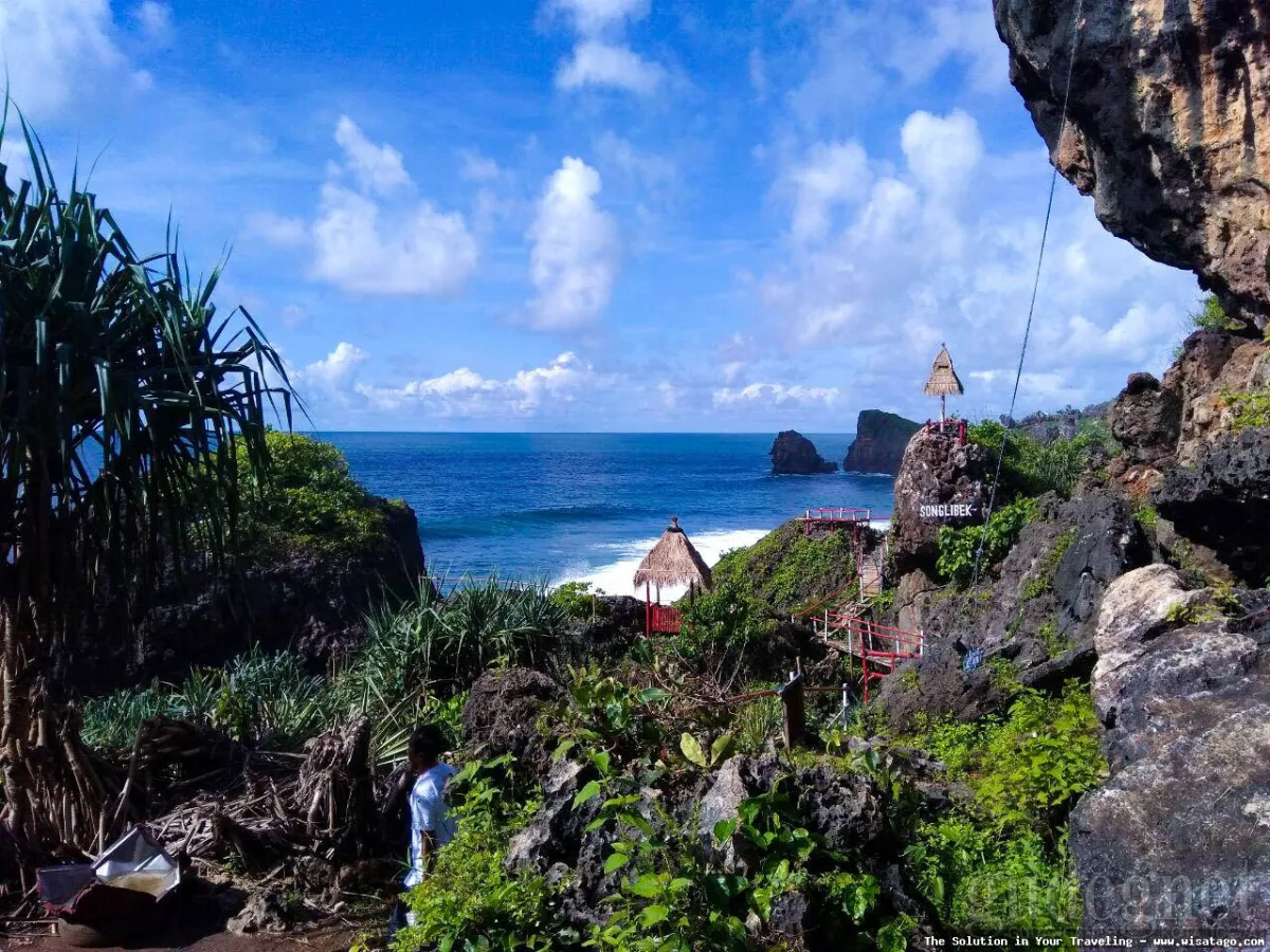 Pantai Siung Gunungkidul, tebing karst menawan
