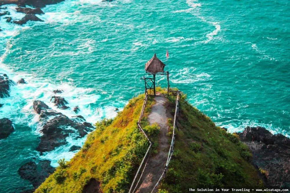 Pantai Siung Gunungkidul, panorama tebing indah