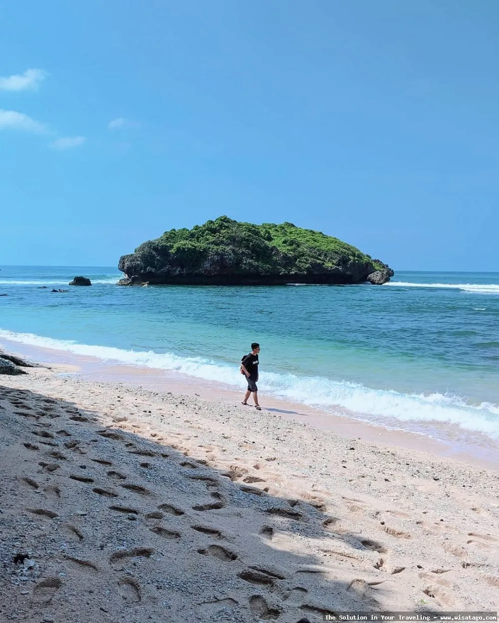 Pantai Slili, pasir putih yang menawan