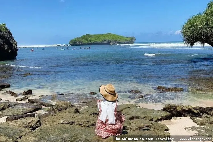 Pantai Slili, pasir putih yang mempesona