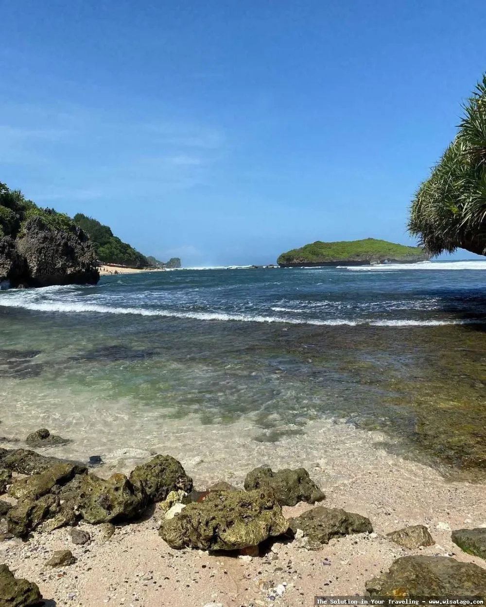 Pantai Slili, pasir putih menawan