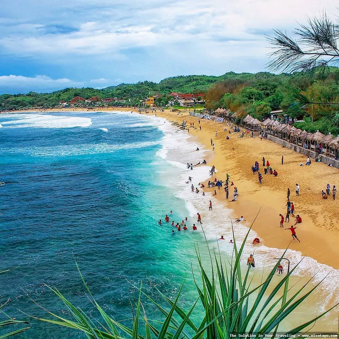 Pantai Slili, pasir putih yang menawan