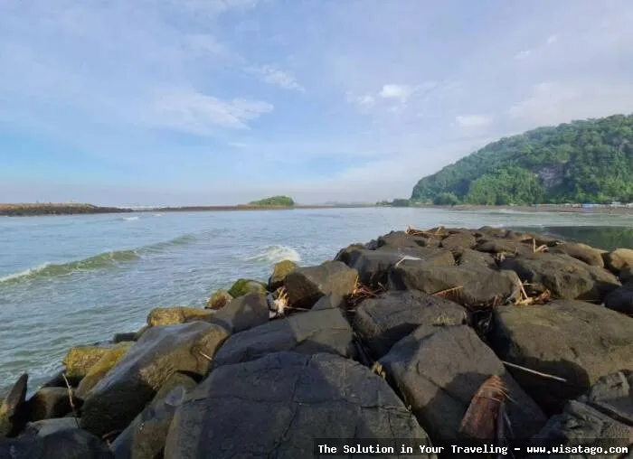 Pantai Sodong, keindahan pesisir Cilacap.