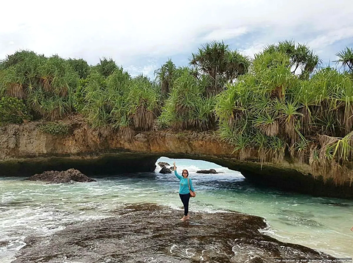 Pantai Srau Pacitan, pasir putih menawan