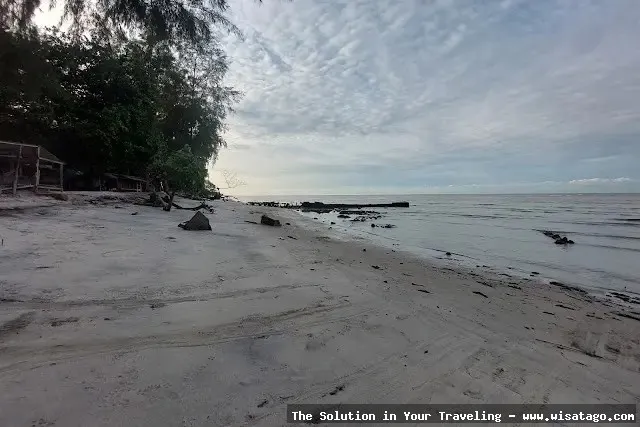 Pantai Sri Mersing yang indah mempesona