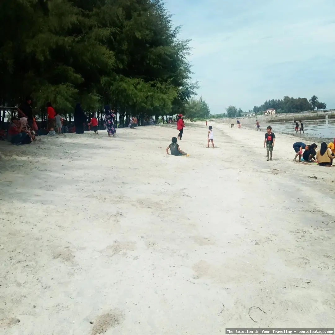 Pantai Sri Mersing yang indah mempesona