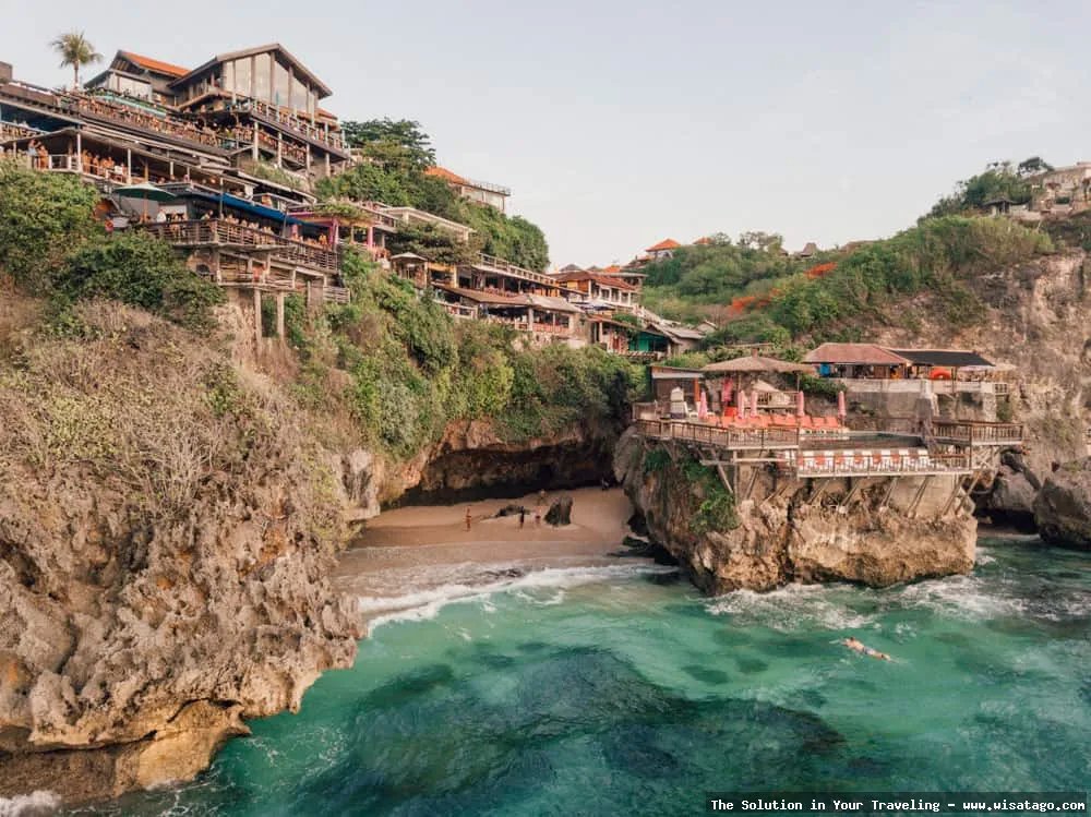 Pantai Suluban, keindahan tersembunyi Bali