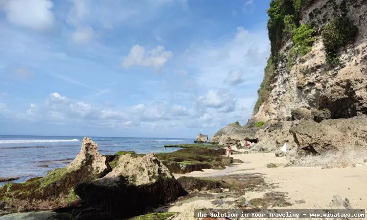 Pantai Suluban, keindahan tersembunyi Bali