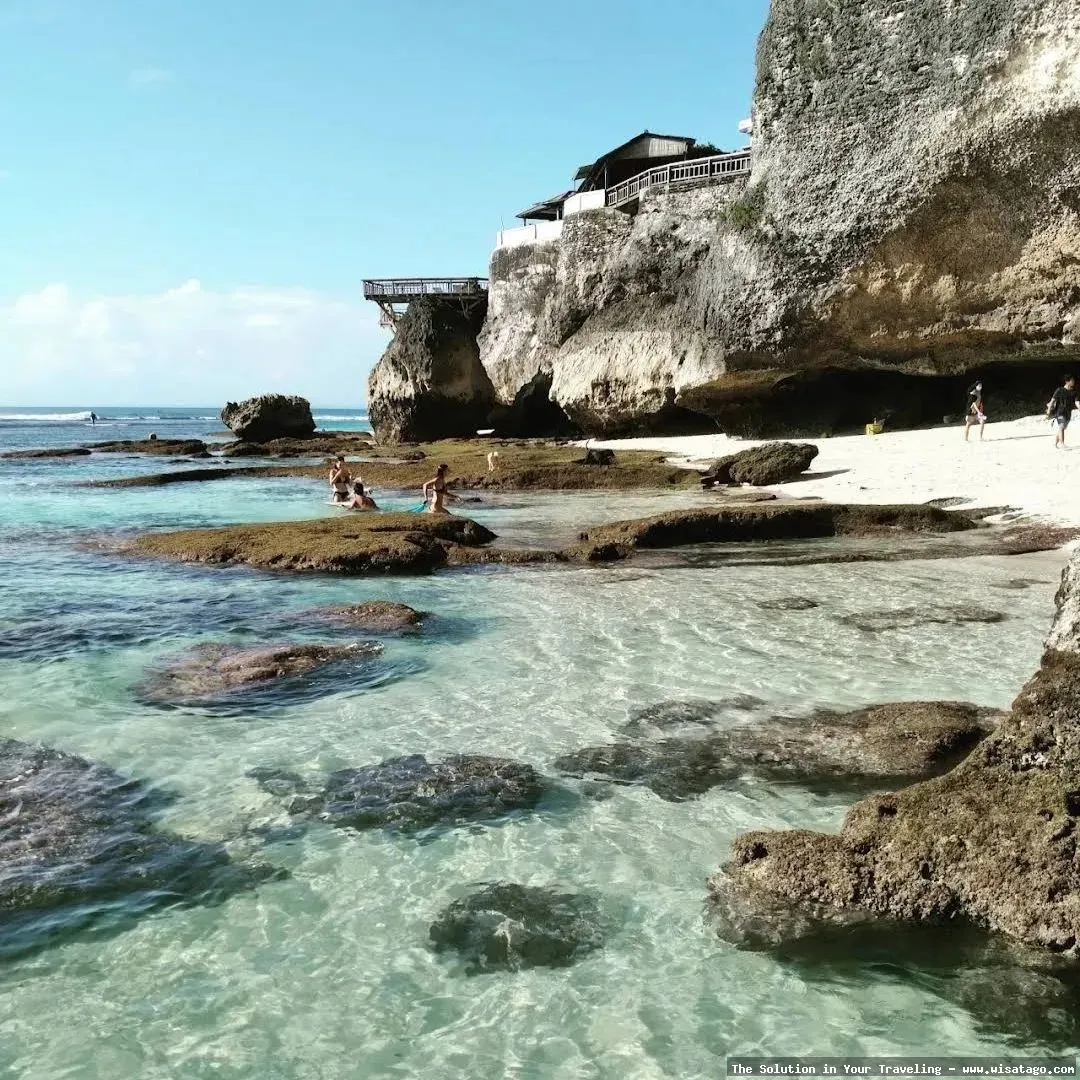 Pantai Suluban, surga tersembunyi Bali.