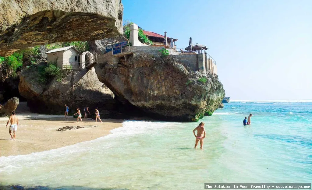 Pantai Suluban, keindahan tersembunyi Bali