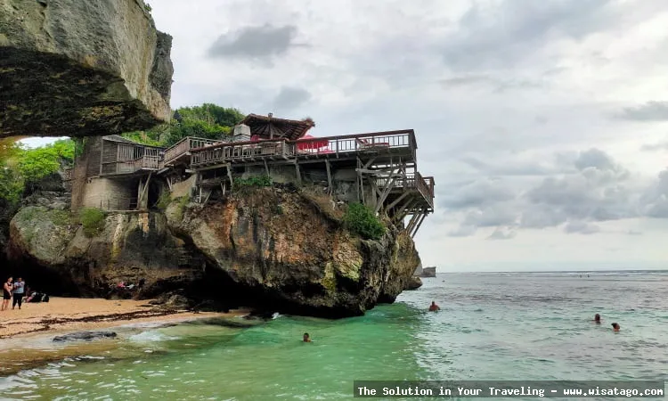 Pantai Suluban, keindahan tersembunyi Bali