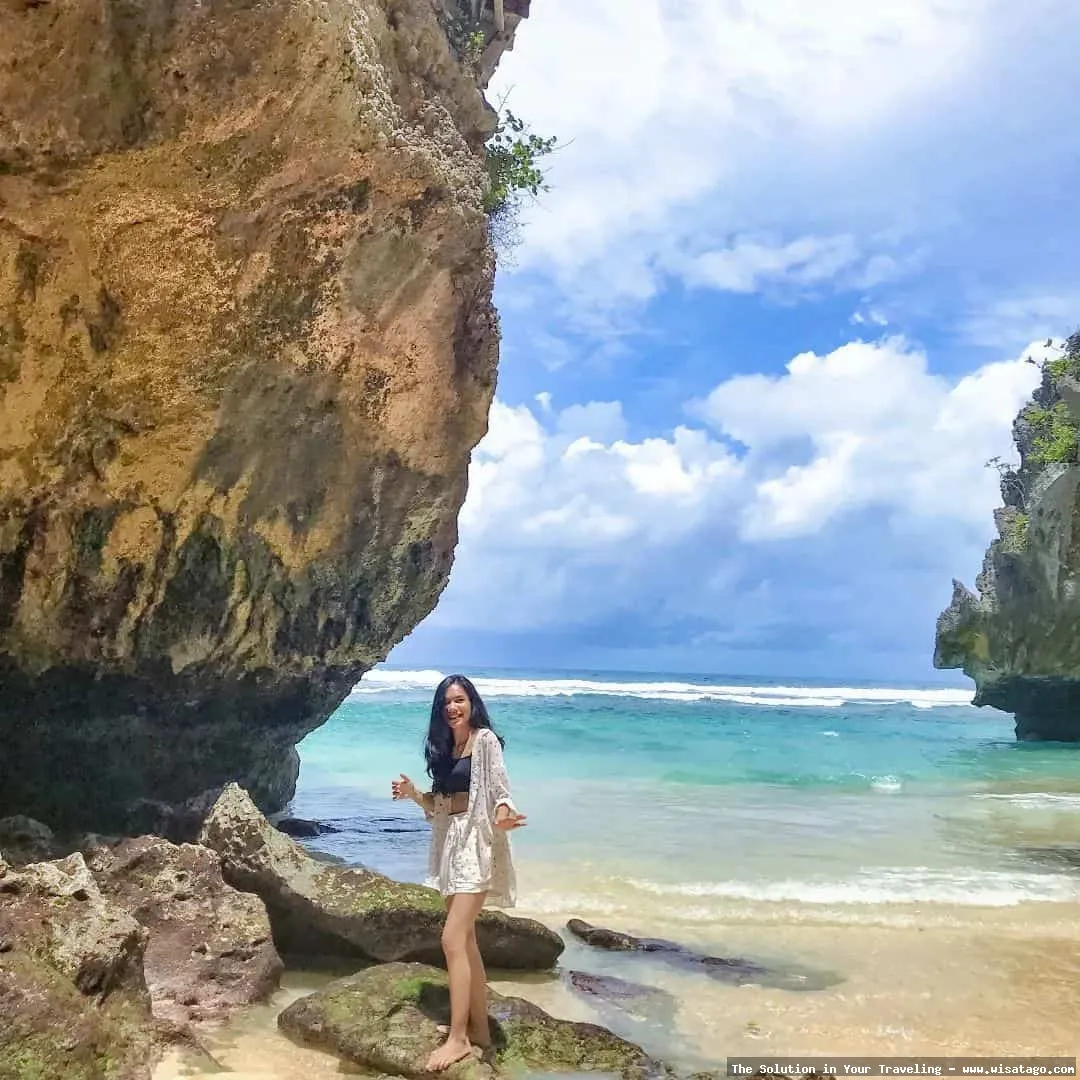 Pantai Suluban, keindahan tersembunyi Bali