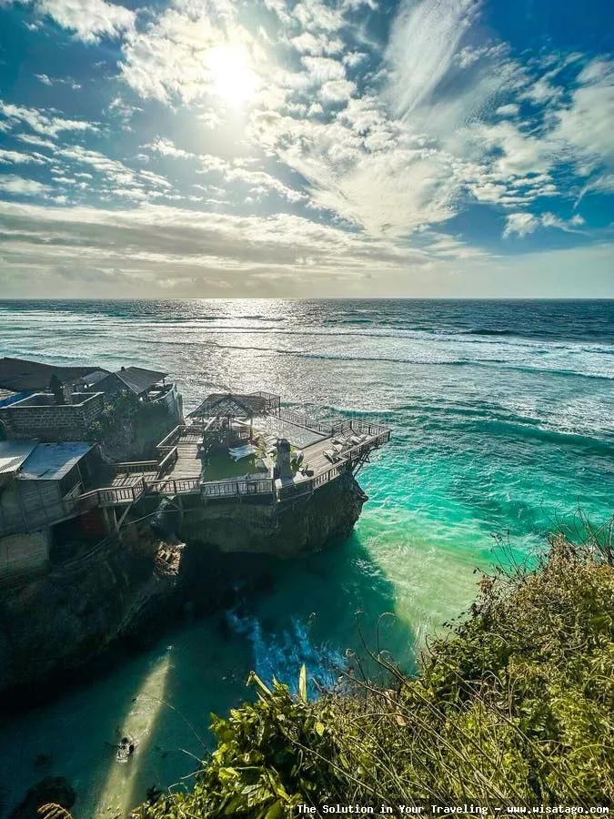 Pantai Suluban, keindahan tersembunyi Bali.