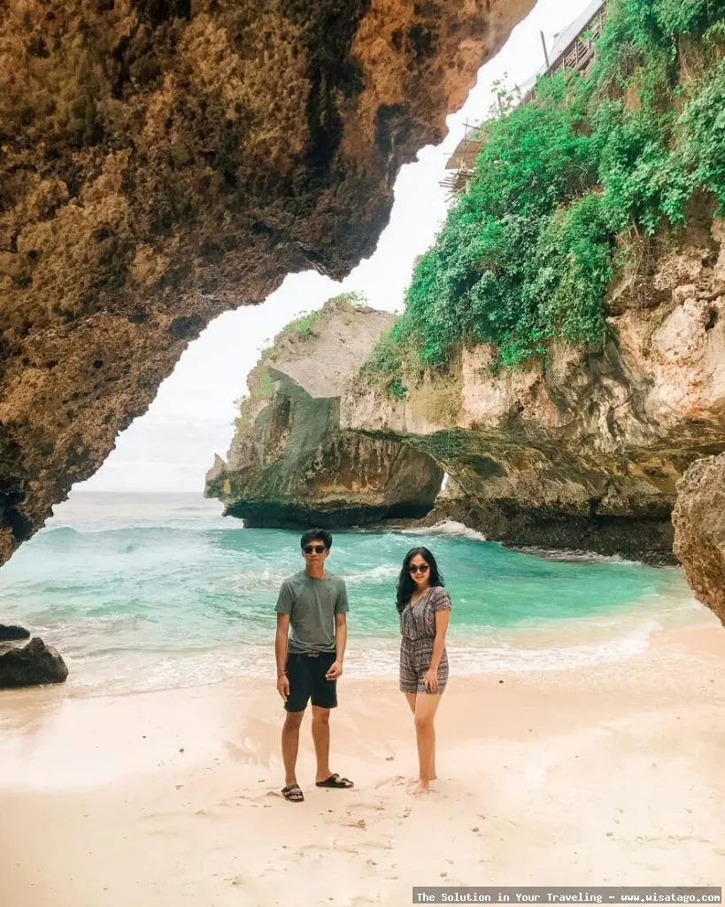 Pantai Suluban, keindahan tersembunyi Bali.