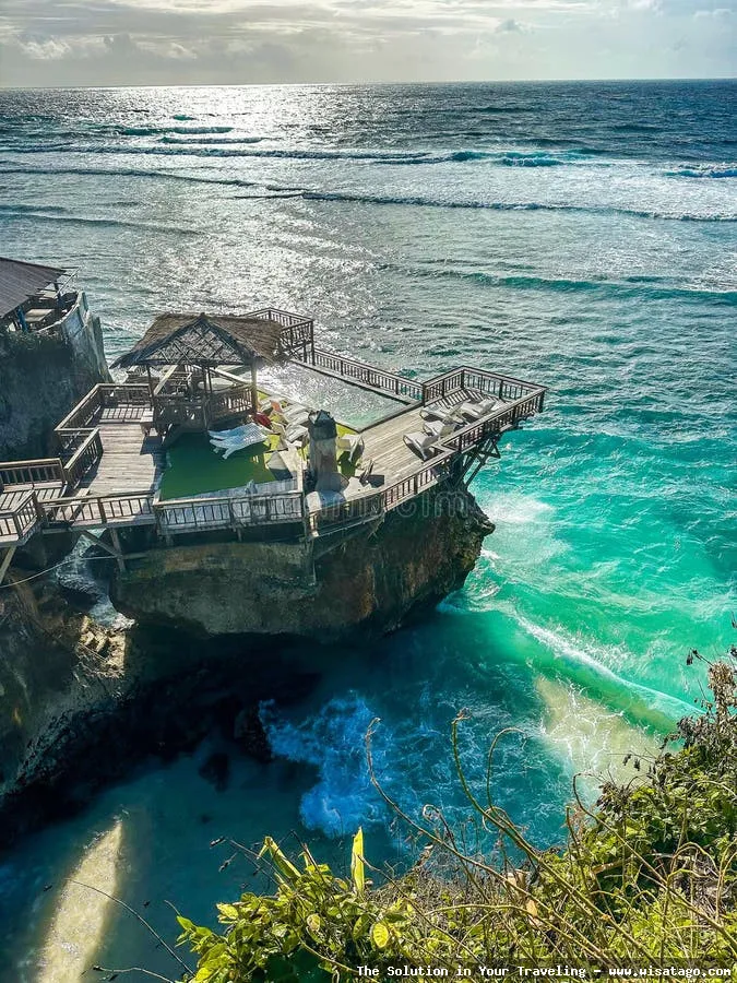 Pantai Suluban, keindahan tersembunyi Bali