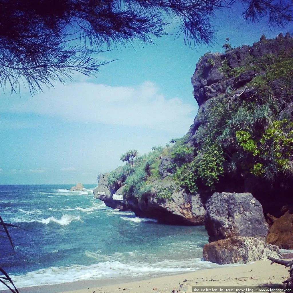 Pantai Sundak, pasir putih menawan