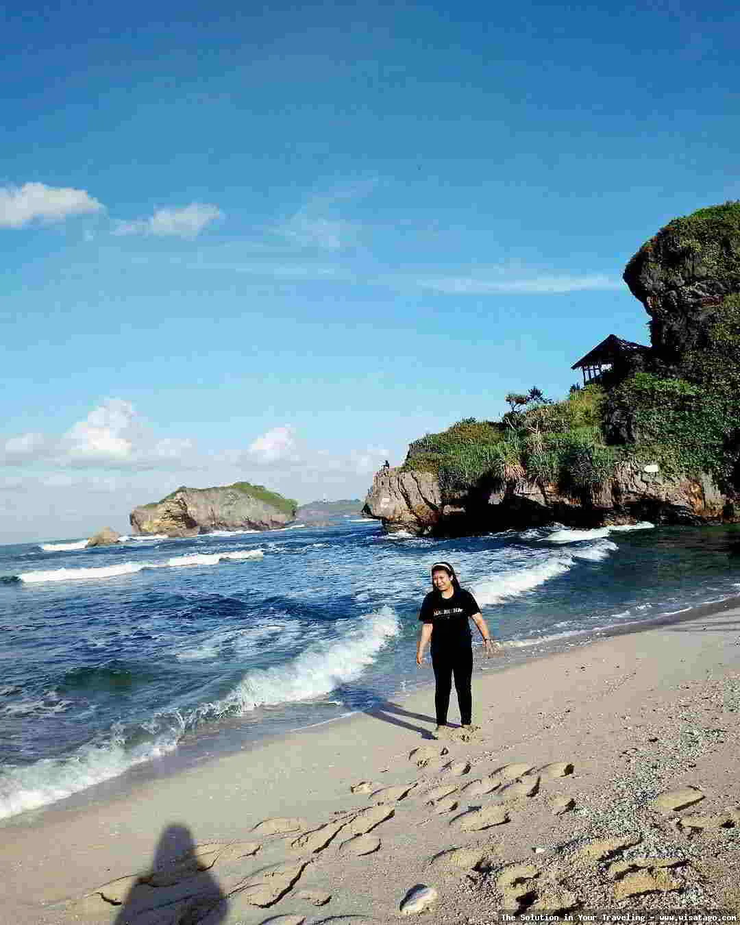 Pantai Sundak: pesona pantai selatan