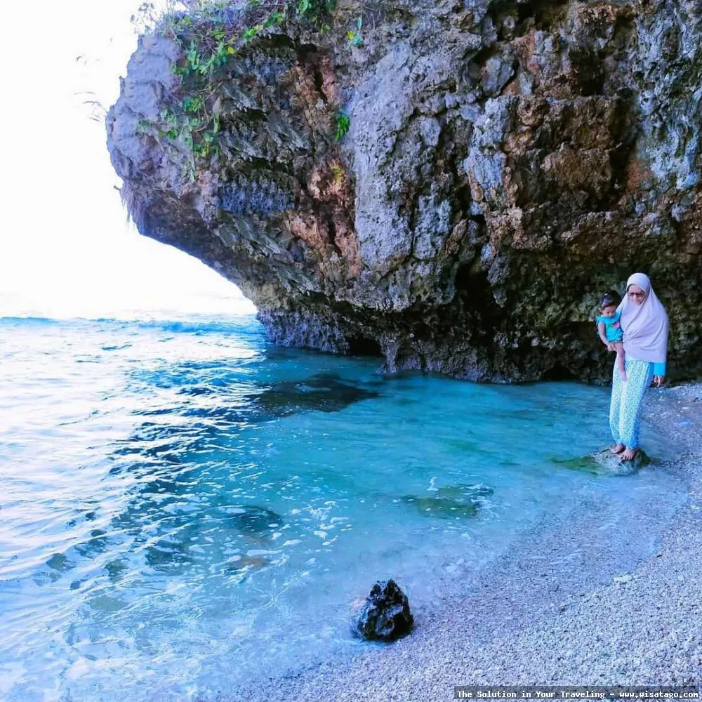 Pantai Sundak, pesona pantai selatan.