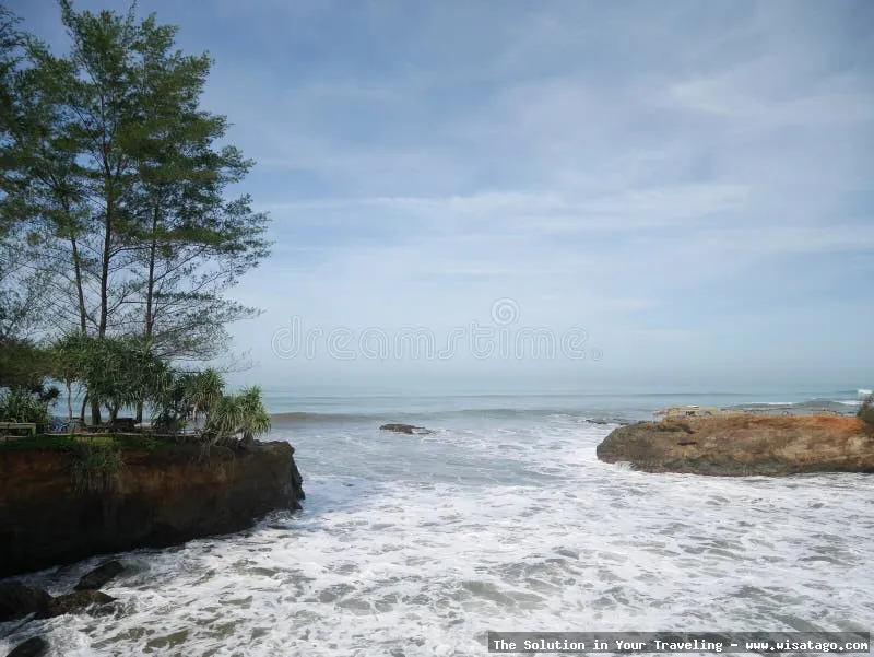 Pantai Sungai Suci yang mempesona.
