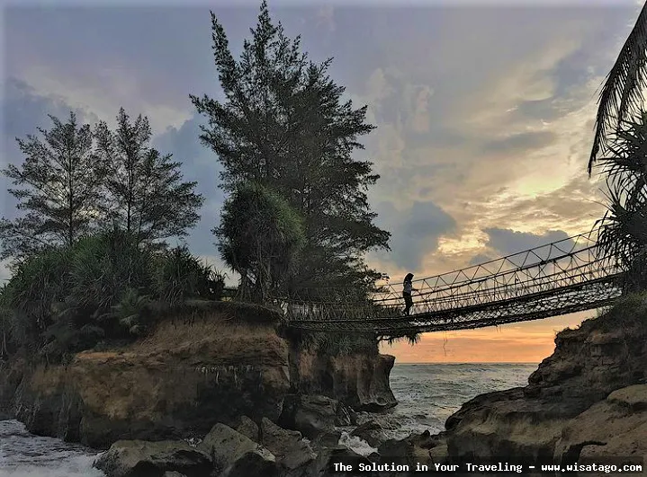 Pantai Sungai Suci yang tenang dan indah