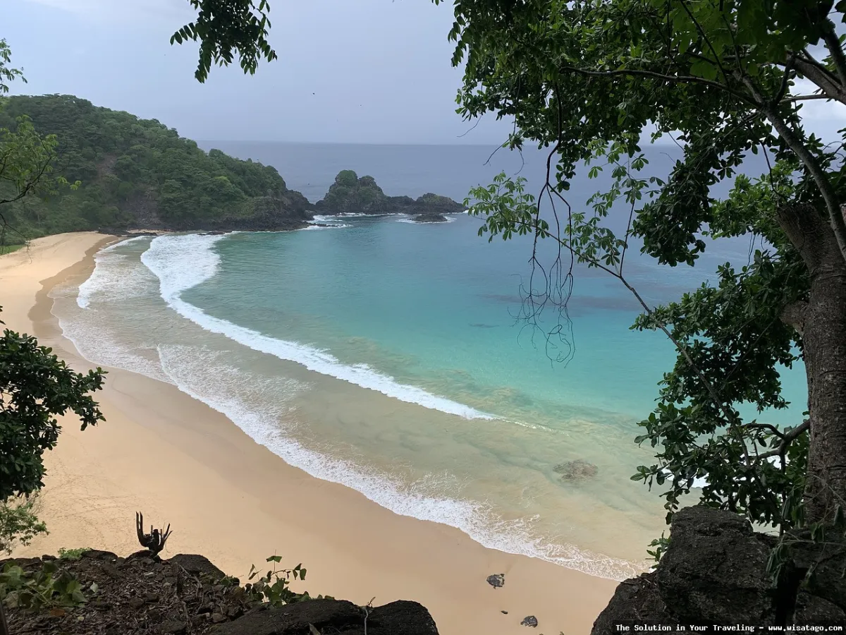 Pantai Surga: pasir putih menawan
