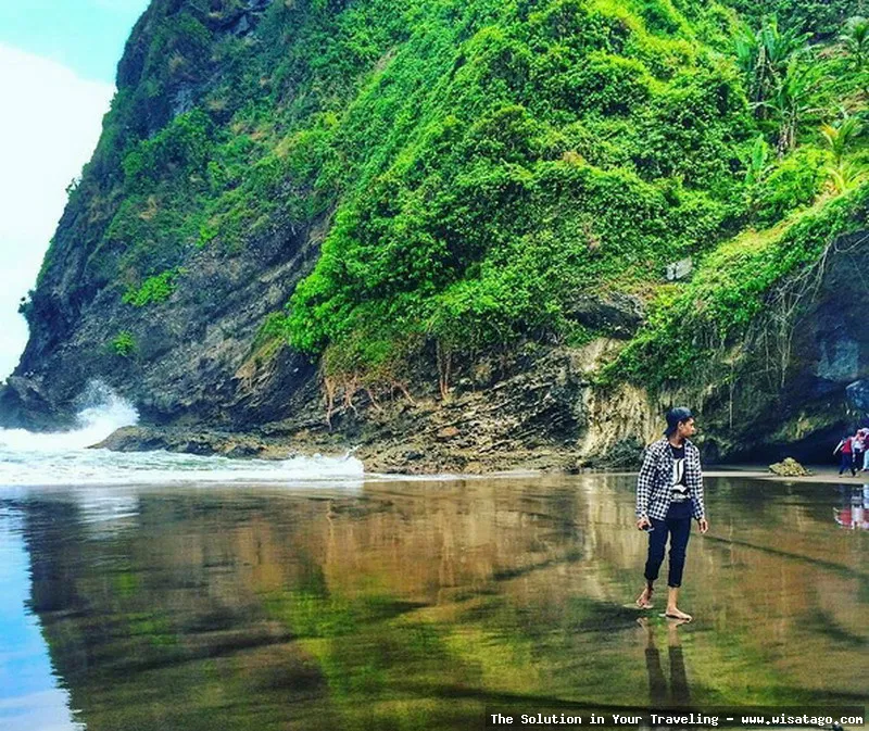Pantai Surumanis Kebumen, pemandangan indah.
