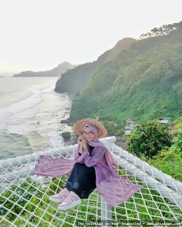 Pantai Surumanis Kebumen yang menawan alami