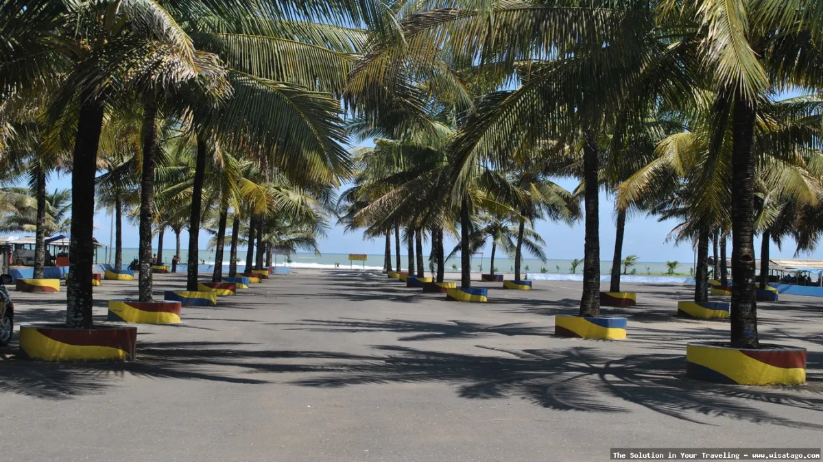 Pantai Suwuk dengan pasirnya menawan