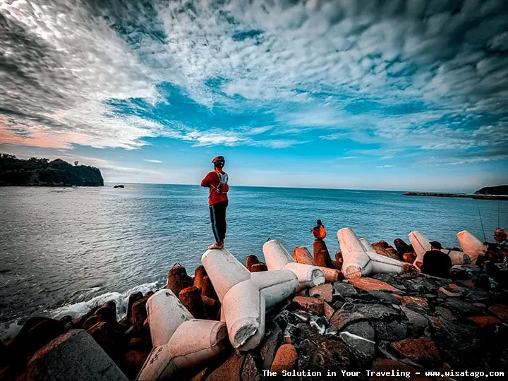 Pantai Tambakrejo, keindahan pesisir Blitar.
