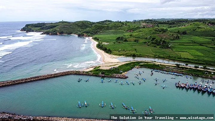 Pantai Tambakrejo, keindahan pesisir Blitar.