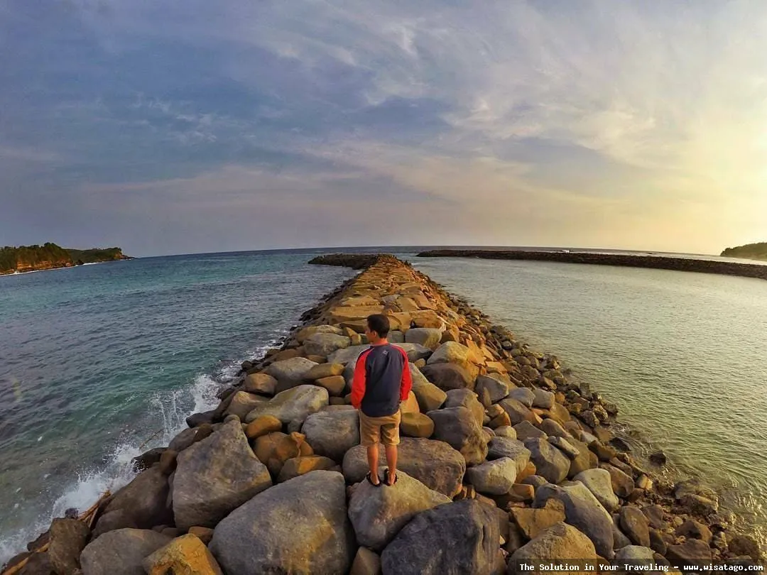 Pantai Tambakrejo, keindahan pesisir Blitar.