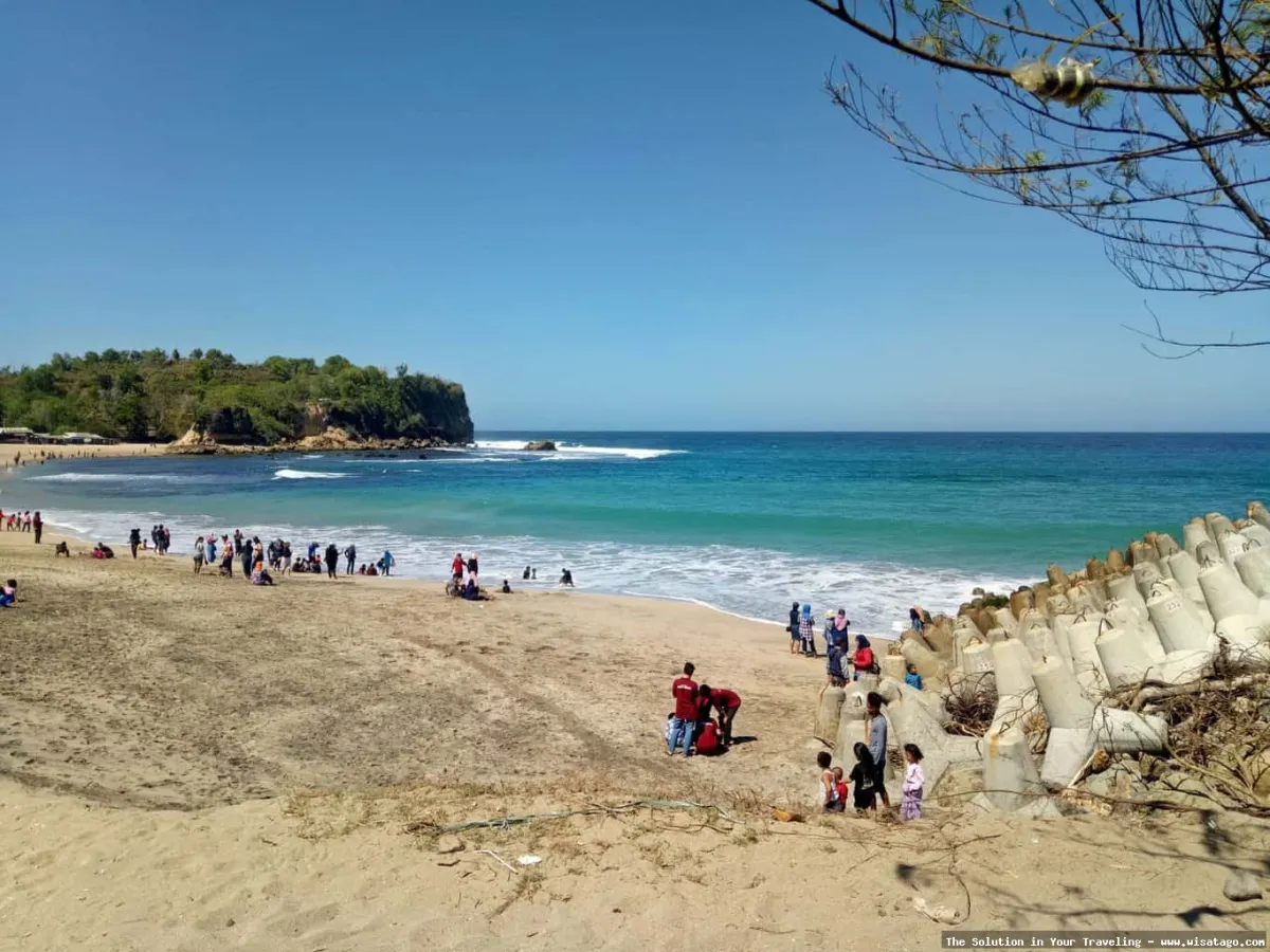 Pantai Tambakrejo, keindahan laut selatan.