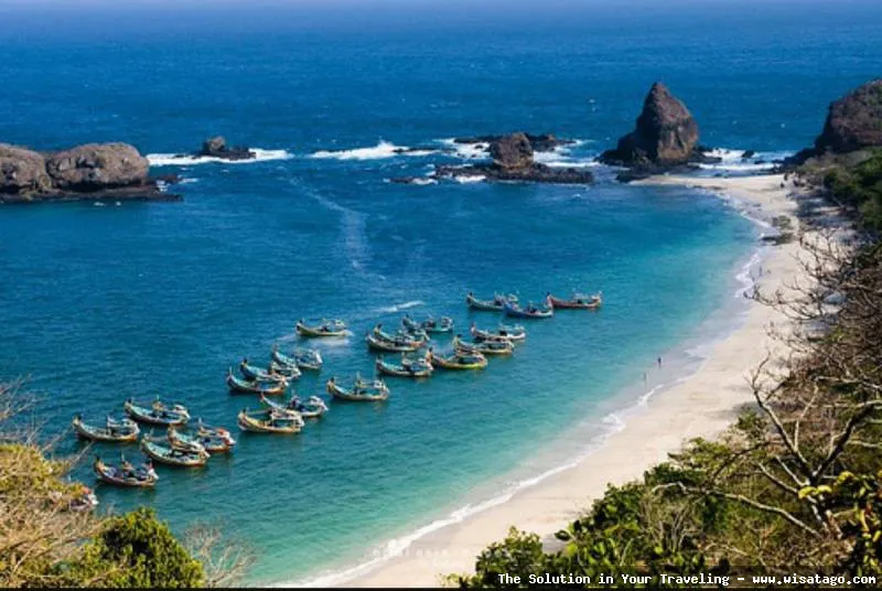 Pantai Tamban: Tips, Harga Tiket, Kuliner, Lokasi, Fasilitas dan Spot
