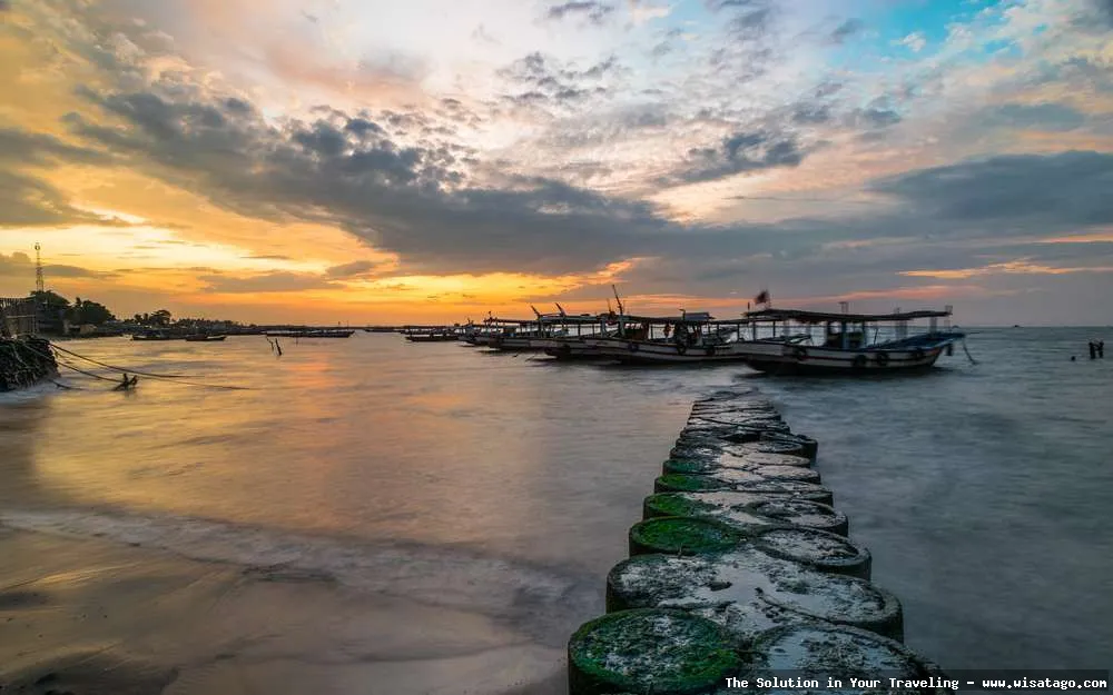 Pantai Tanjung, pasir putih memukau.