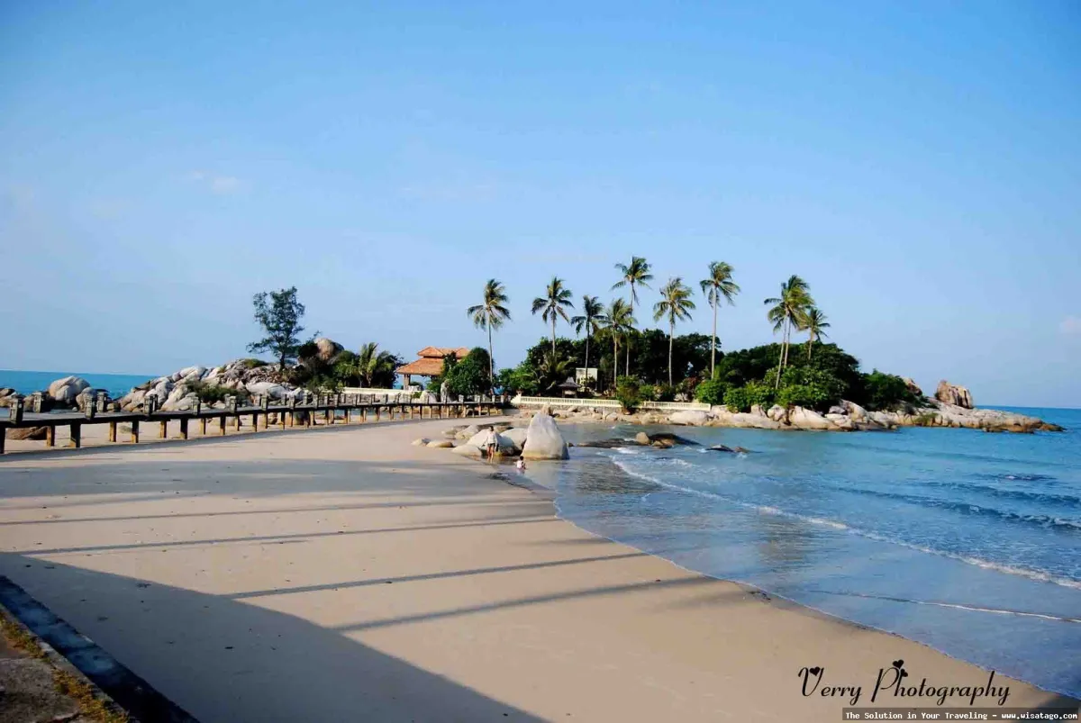 Pantai Tanjung indah mempesona saat senja