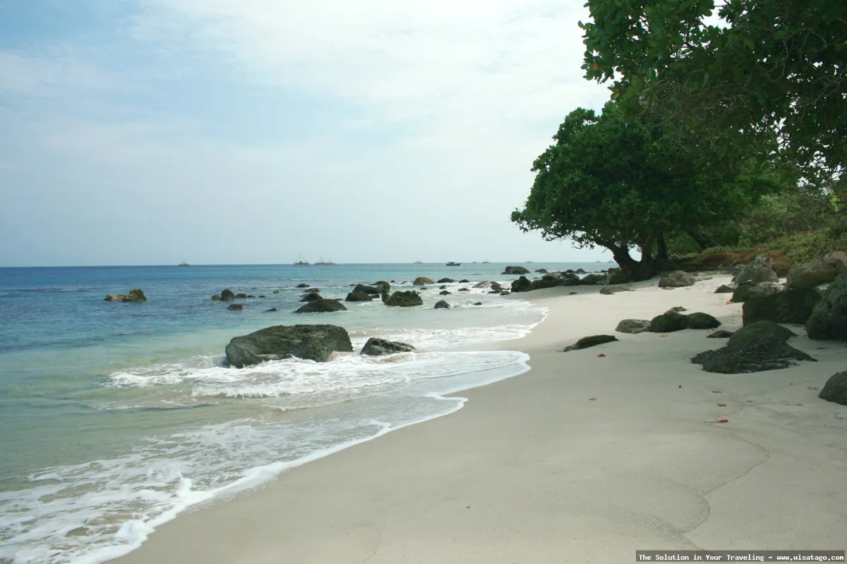 Pantai Tanjung, pasir putih memukau