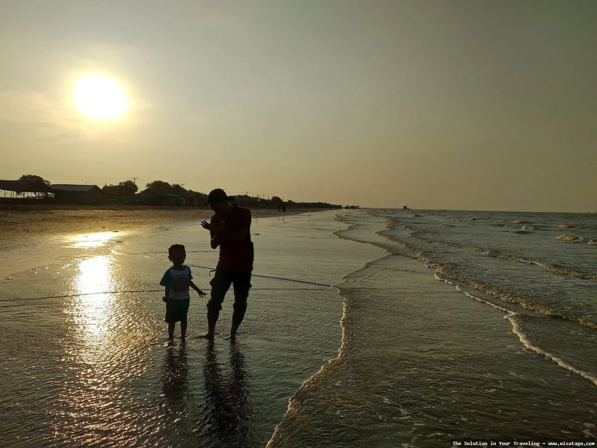 Pantai Tanjung Baru yang mempesona.