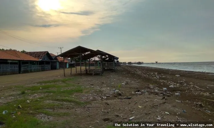 Pantai Tanjung Baru yang mempesona.