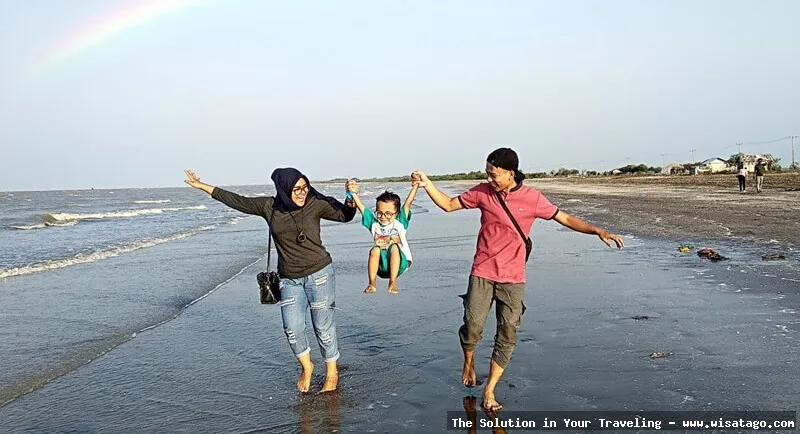 Pantai Tanjung Baru yang mempesona.