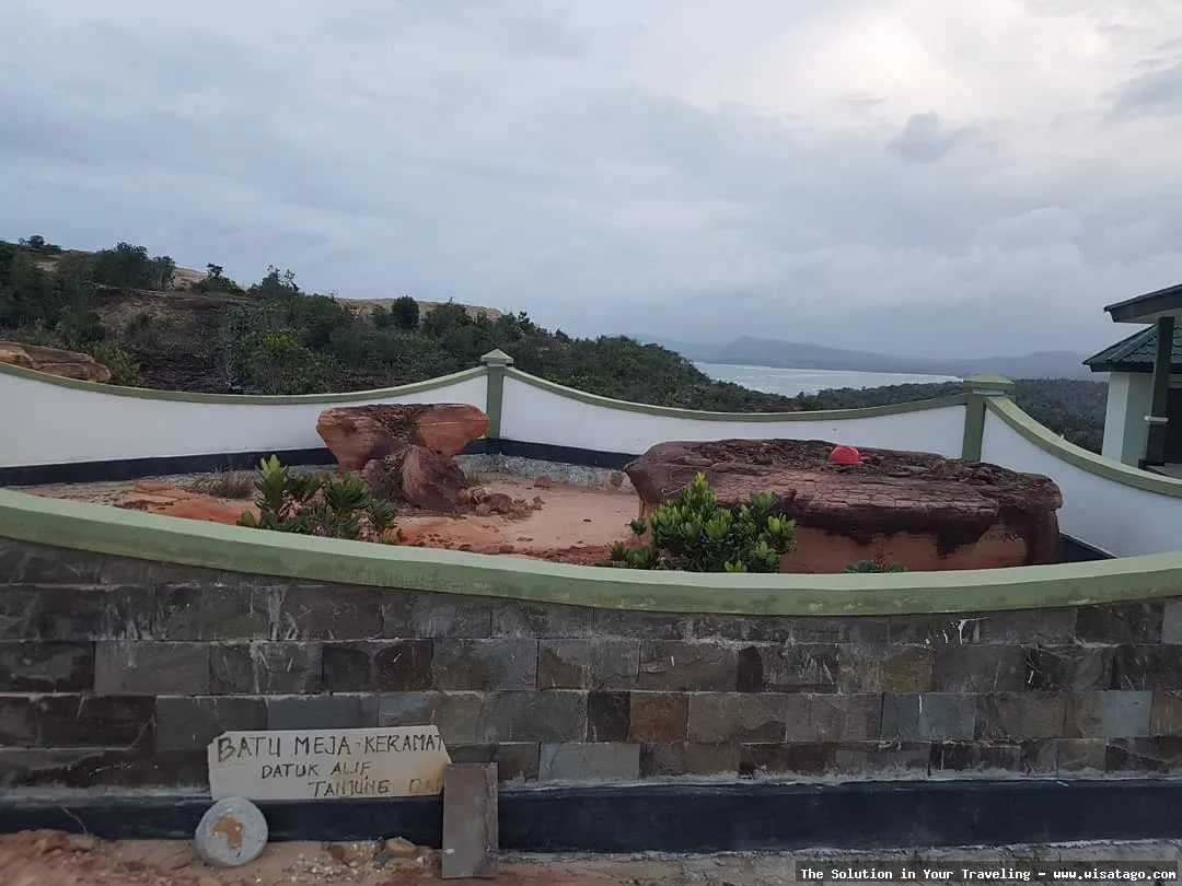 Pantai Tanjung Datuk yang indah mempesona